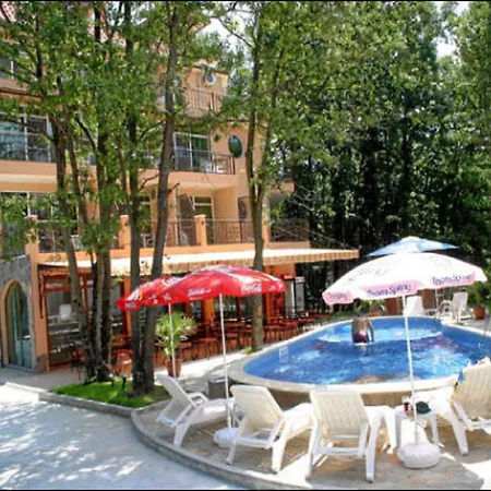 Family Phoenix מלון *