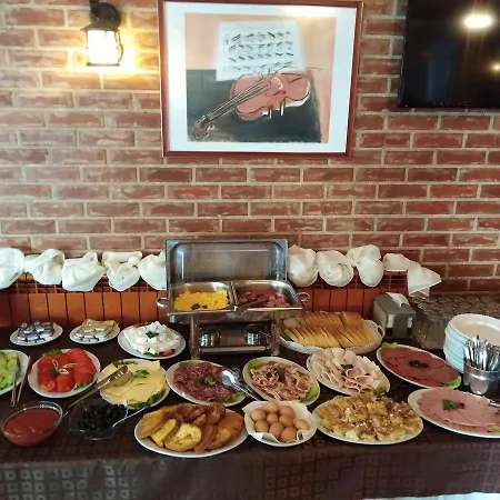 Family Phoenix מלון *