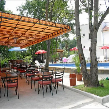 Отель Family Phoenix *