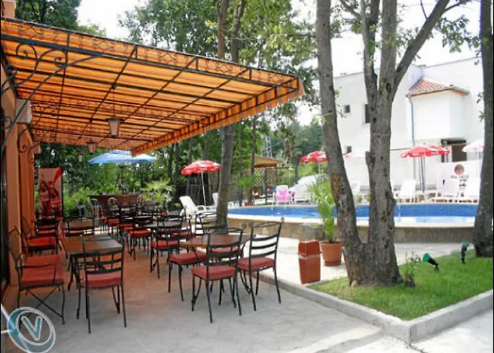 Хотел семеен феникс *