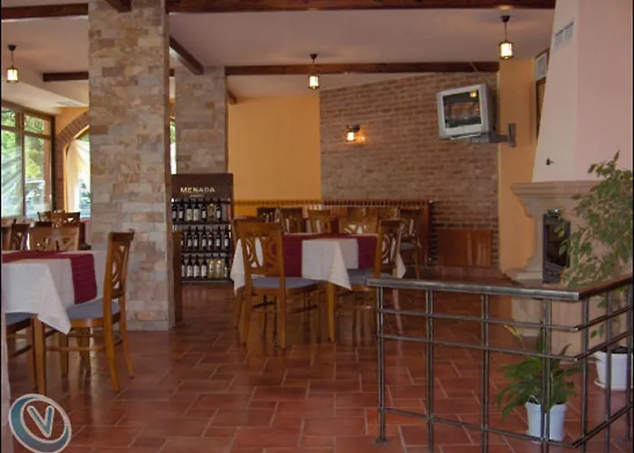 Хотел семеен феникс *